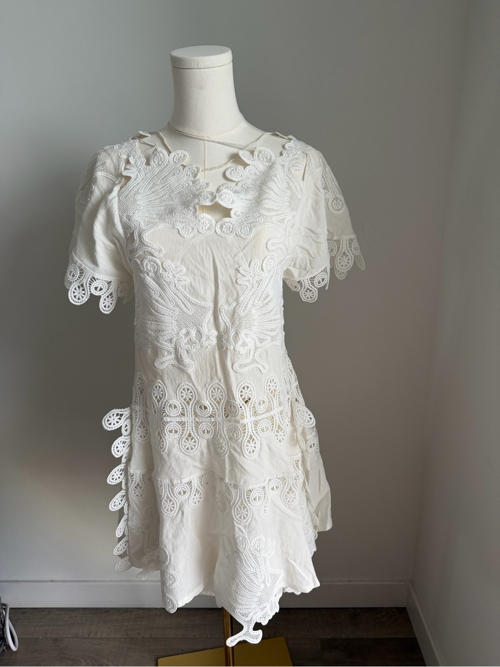 Few Moda Women's Cream Lace Appliqué Short Dress